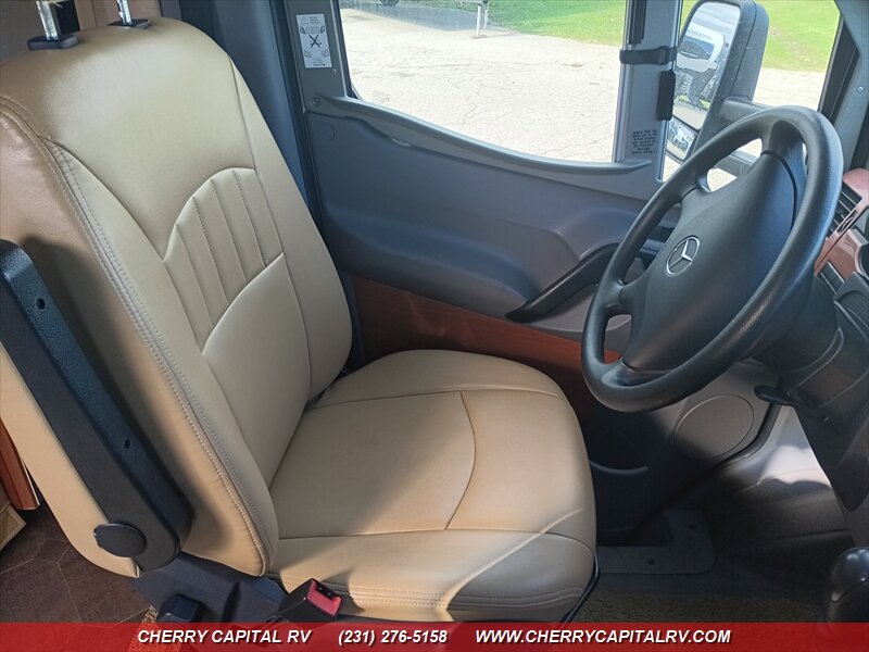 2012 Winnebago View 24G - Photo 9 - Grawn, MI 49637