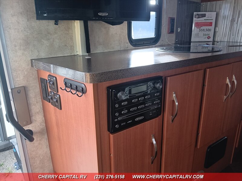 2012 Winnebago View 24G - Photo 12 - Grawn, MI 49637