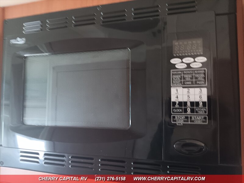 2012 Winnebago View 24G - Photo 15 - Grawn, MI 49637