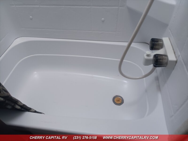 2019 Jayco Jay Flight 212QB - Photo 12 - Grawn, MI 49637