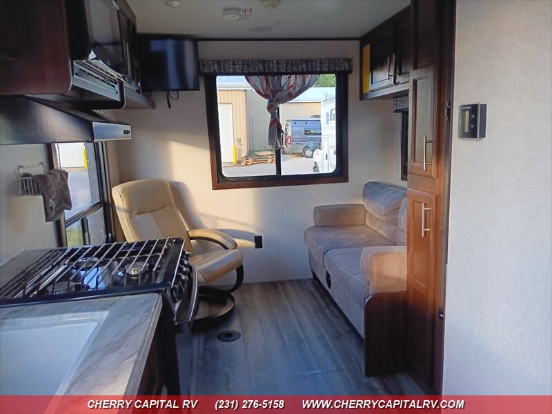 2019 Jayco Jay Flight 212QB - Photo 22 - Grawn, MI 49637