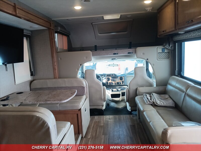 2019 Thor Quantum KW29-25L - Photo 3 - Grawn, MI 49637