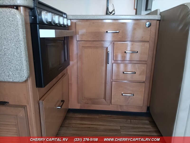 2019 Thor Quantum KW29-25L - Photo 7 - Grawn, MI 49637