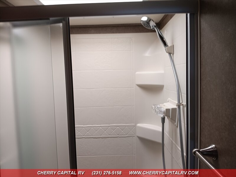 2019 Thor Quantum KW29-25L - Photo 18 - Grawn, MI 49637