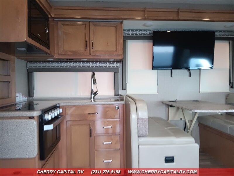 2019 Thor Quantum KW29-25L - Photo 5 - Grawn, MI 49637