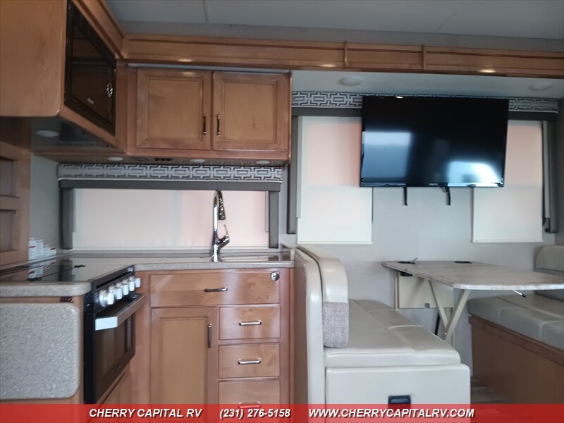 2019 Thor Quantum KW29-25L - Photo 4 - Grawn, MI 49637