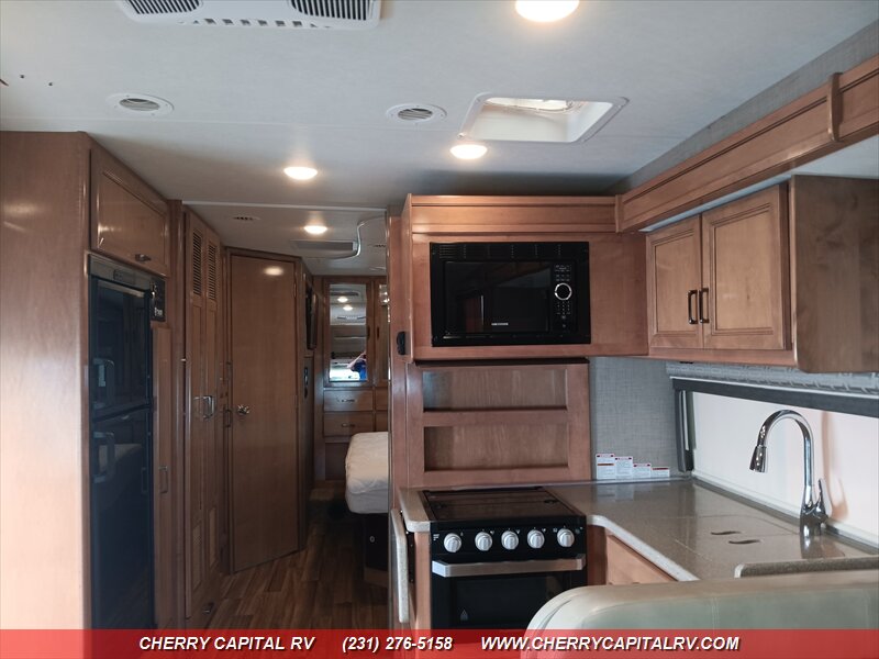 2019 Thor Quantum KW29-25L - Photo 8 - Grawn, MI 49637