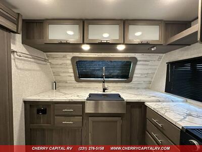 2021 DUTCHMEN KODIAK ULTIMATE 2921FKDS   - Photo 11 - Grawn, MI 49637