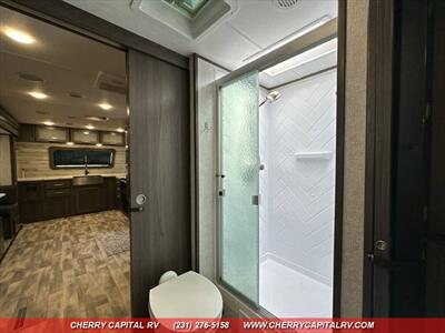 2021 DUTCHMEN KODIAK ULTIMATE 2921FKDS   - Photo 16 - Grawn, MI 49637