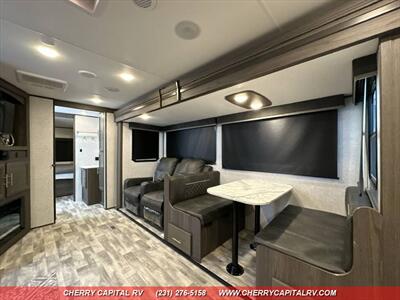 2021 DUTCHMEN KODIAK ULTIMATE 2921FKDS   - Photo 5 - Grawn, MI 49637