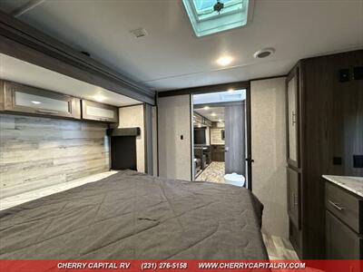 2021 DUTCHMEN KODIAK ULTIMATE 2921FKDS   - Photo 14 - Grawn, MI 49637