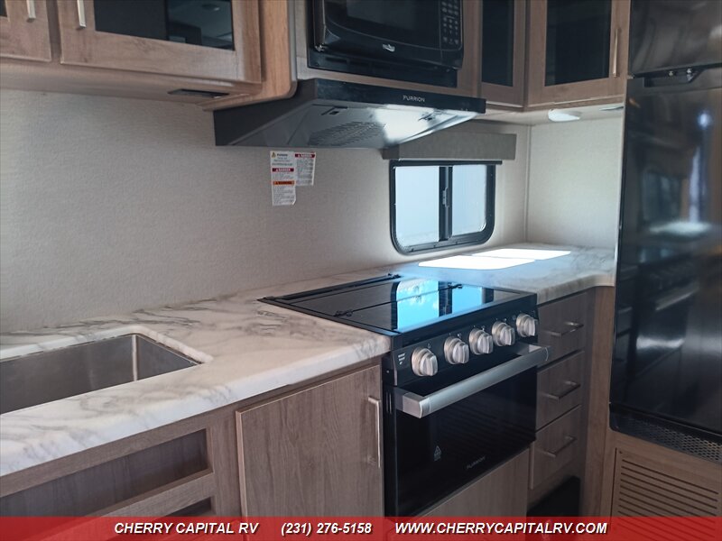 2023 Grand Design RV Imagine XLS 17MKE - Photo 10 - Grawn, MI 49637