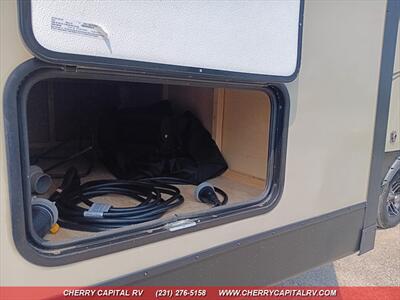 2019 Keystone Bullet Premier 34RIPR   - Photo 51 - Grawn, MI 49637