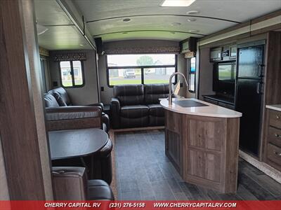 2019 Keystone Bullet Premier 34RIPR   - Photo 8 - Grawn, MI 49637