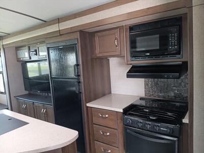 2019 Keystone Bullet Premier 34RIPR   - Photo 9 - Grawn, MI 49637