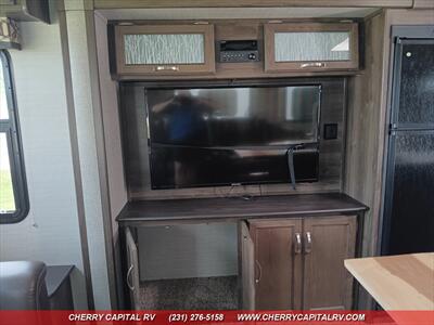 2019 Keystone Bullet Premier 34RIPR   - Photo 14 - Grawn, MI 49637