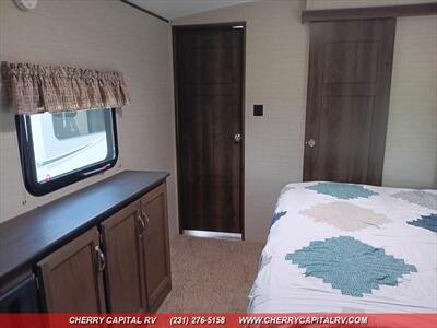 2019 Keystone Bullet Premier 34RIPR   - Photo 36 - Grawn, MI 49637