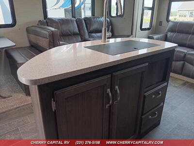 2019 Keystone Bullet Premier 34RIPR   - Photo 20 - Grawn, MI 49637