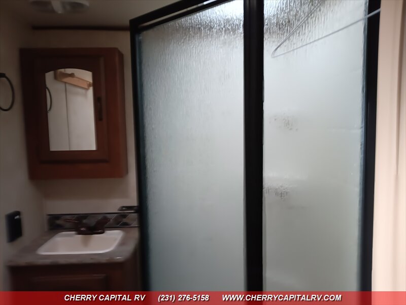 2014 Forest River Salem Hemisphere Lite M302FK - Photo 18 - Grawn, MI 49637