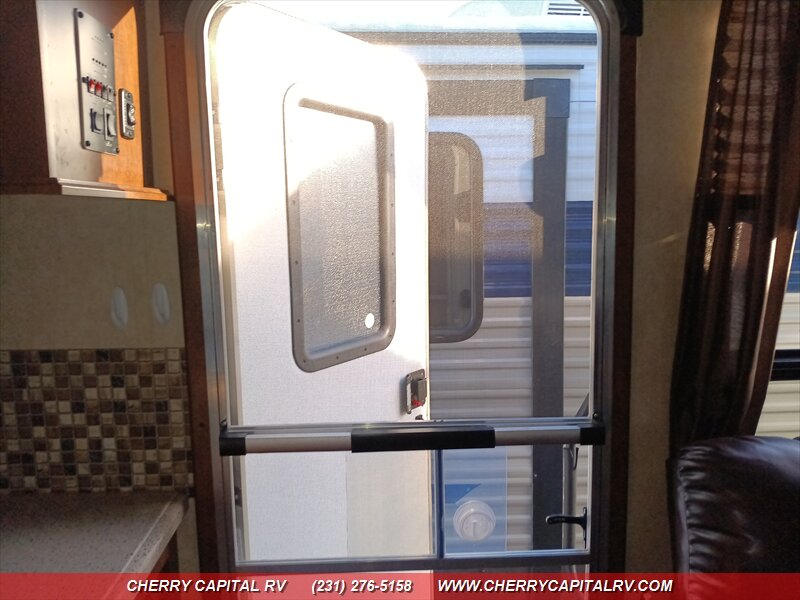 2014 Forest River Salem Hemisphere Lite M302FK - Photo 5 - Grawn, MI 49637