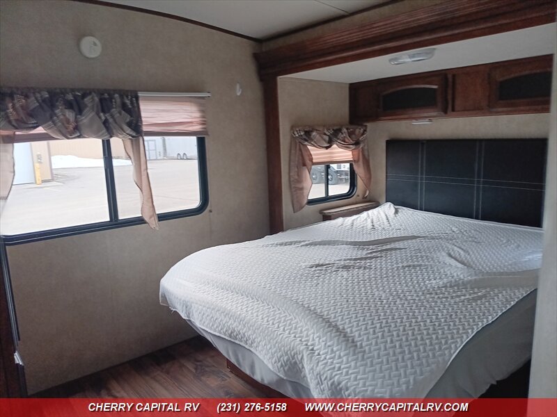 2014 Forest River Salem Hemisphere Lite M302FK - Photo 24 - Grawn, MI 49637