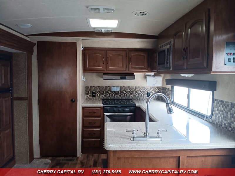 2014 Forest River Salem Hemisphere Lite M302FK - Photo 21 - Grawn, MI 49637