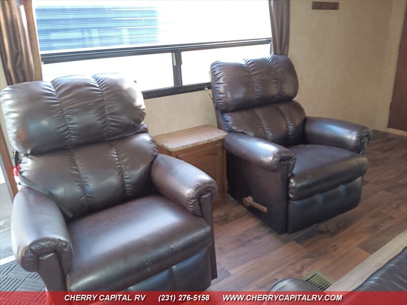 2014 Forest River Salem Hemisphere Lite M302FK - Photo 9 - Grawn, MI 49637