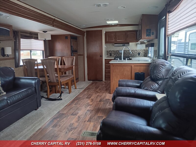 2014 Forest River Salem Hemisphere Lite M302FK - Photo 13 - Grawn, MI 49637