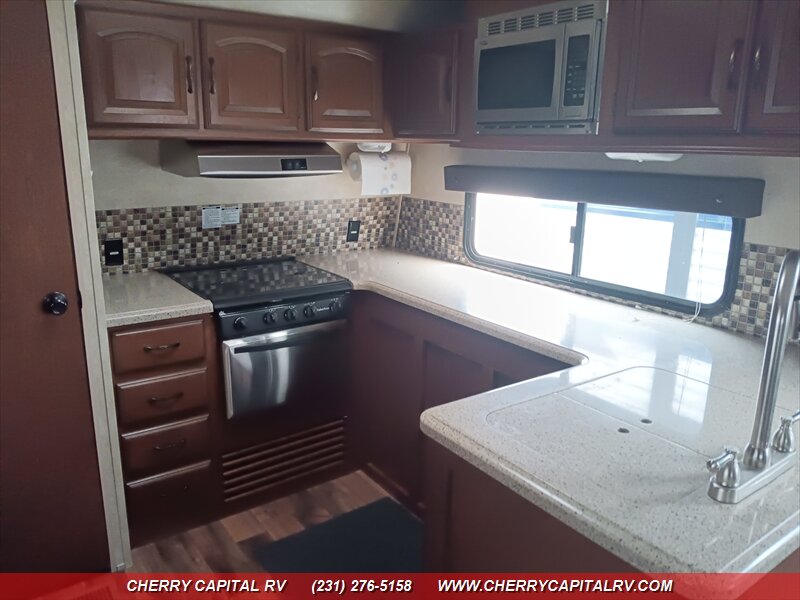 2014 Forest River Salem Hemisphere Lite M302FK - Photo 26 - Grawn, MI 49637