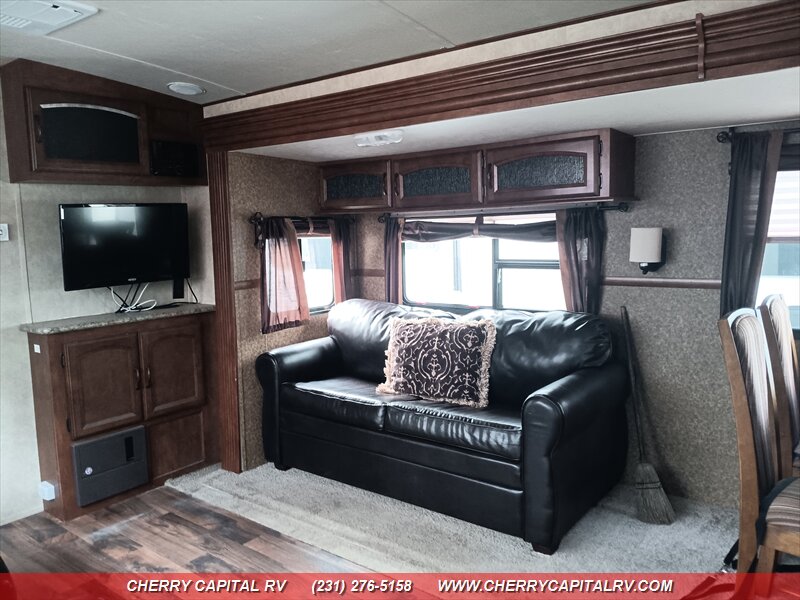 2014 Forest River Salem Hemisphere Lite M302FK - Photo 12 - Grawn, MI 49637