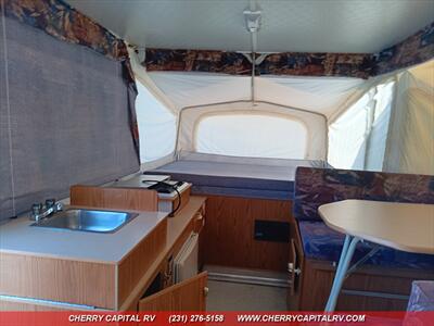2001 Jayco Eagle 12 SO   - Photo 5 - Grawn, MI 49637