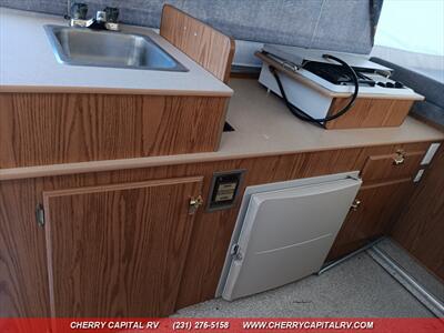 2001 Jayco Eagle 12 SO   - Photo 7 - Grawn, MI 49637