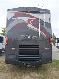 2010 Winnebago TOUR M-40BD   - Photo 5 - Grawn, MI 49637