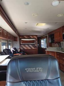 2010 Winnebago TOUR M-40BD   - Photo 43 - Grawn, MI 49637