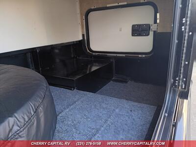 2015 ITASCA SUNSTAR 27N   - Photo 8 - Grawn, MI 49637