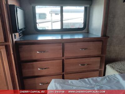 2015 ITASCA SUNSTAR 27N   - Photo 20 - Grawn, MI 49637