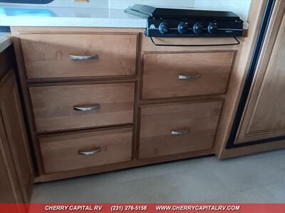 2015 ITASCA SUNSTAR 27N   - Photo 18 - Grawn, MI 49637
