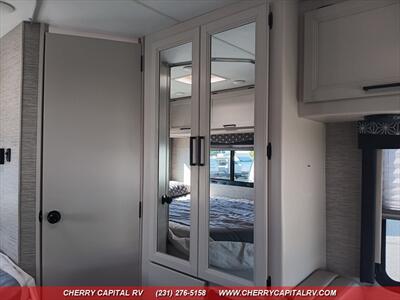 2023 Thor Freedom Elite M-22HE Ford   - Photo 10 - Grawn, MI 49637