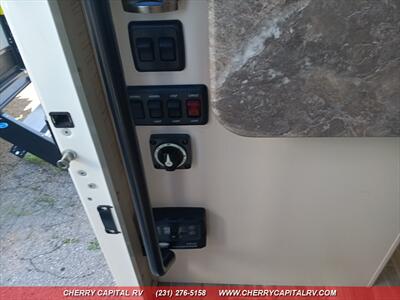 2023 Thor Freedom Elite M-22HE Ford   - Photo 20 - Grawn, MI 49637
