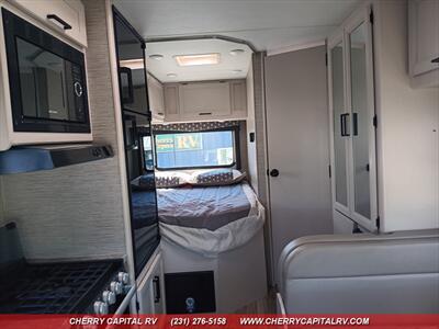 2023 Thor Freedom Elite M-22HE Ford   - Photo 4 - Grawn, MI 49637