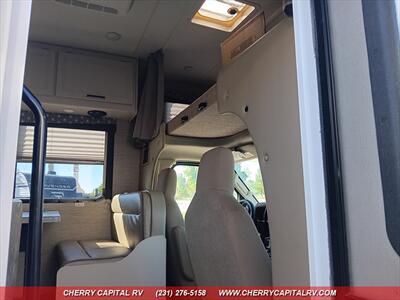 2023 Thor Freedom Elite M-22HE Ford   - Photo 3 - Grawn, MI 49637