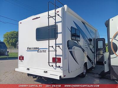 2023 Thor Freedom Elite M-22HE Ford   - Photo 2 - Grawn, MI 49637