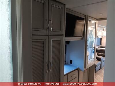 2023 Fleetwood BOUNDER M-35K   - Photo 15 - Grawn, MI 49637
