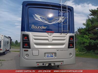 2023 Fleetwood BOUNDER M-35K   - Photo 4 - Grawn, MI 49637