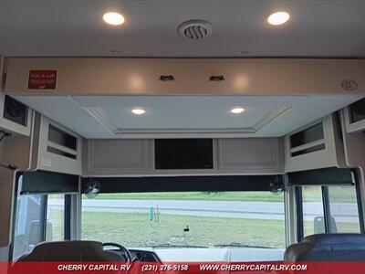 2023 Fleetwood BOUNDER M-35K   - Photo 31 - Grawn, MI 49637