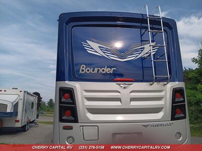 2023 Fleetwood BOUNDER M-35K   - Photo 5 - Grawn, MI 49637