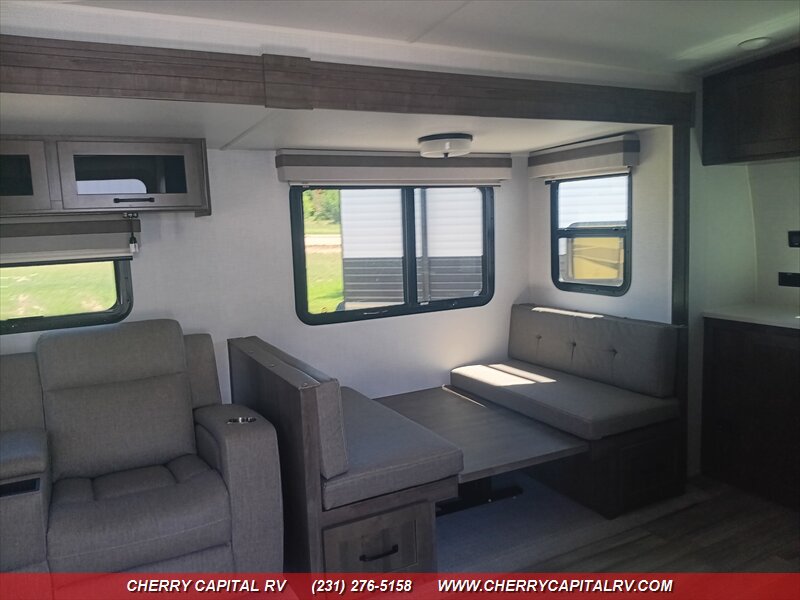 2024 Rockwood Ultra Lite 2608BS - Photo 2 - Grawn, MI 49637