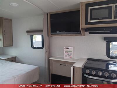 2024 Rockwood MINI LITE 2205S   - Photo 15 - Grawn, MI 49637