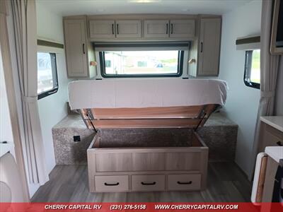 2024 Rockwood MINI LITE 2205S   - Photo 17 - Grawn, MI 49637