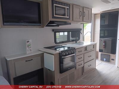 2024 Rockwood MINI LITE 2205S   - Photo 16 - Grawn, MI 49637